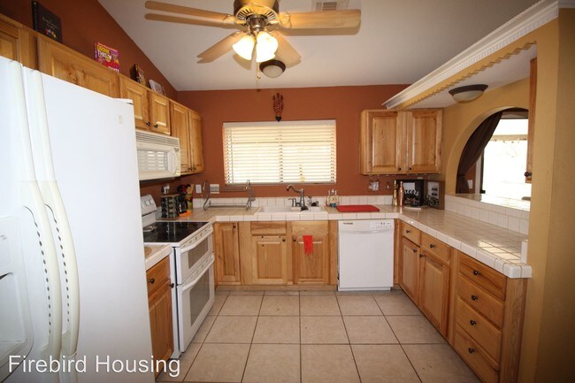 Building Photo - 3 br, 2 bath House - 5863 E. Ellis St.