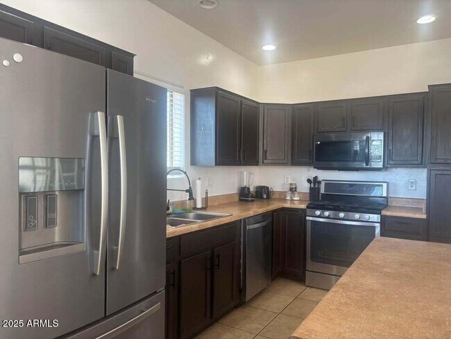 Foto del edificio - 1427 Cam Chavinda