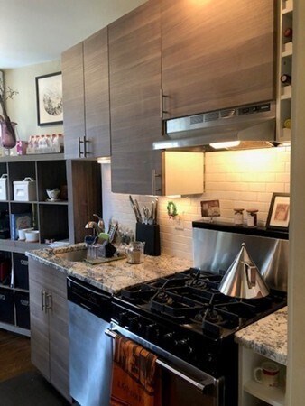 Building Photo - 122 Riverway