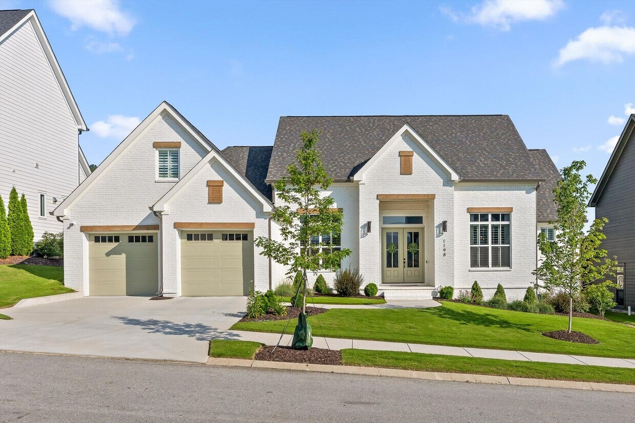 Primary Photo - Home for sale in prestigious Black Creek!