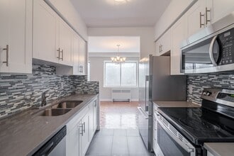Building Photo - 4555 Av. Bonavista