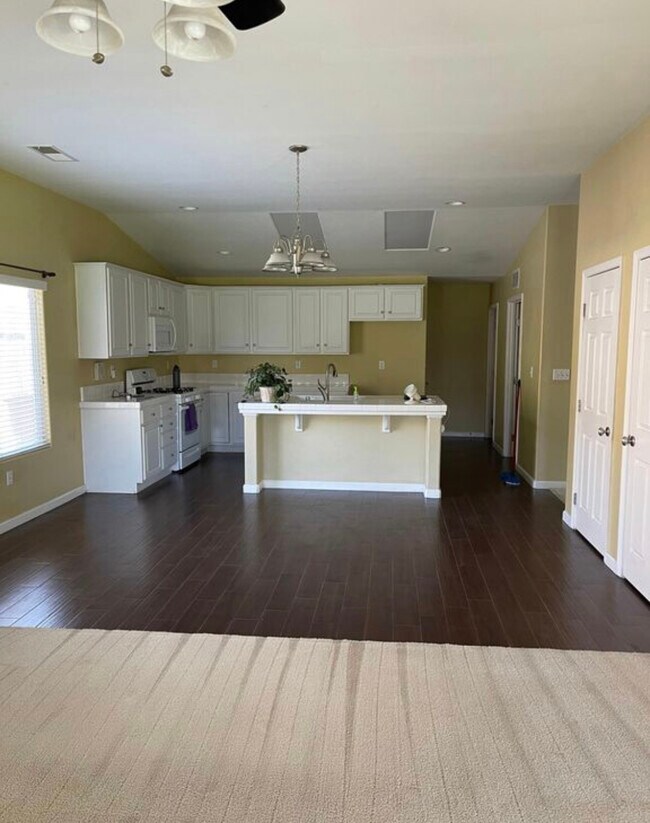 Building Photo - 10914 Golden Valley Dr