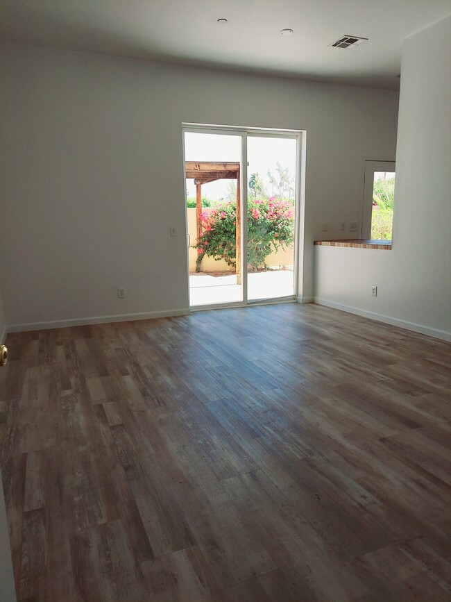 Building Photo - 4022 E Calle de Carlos