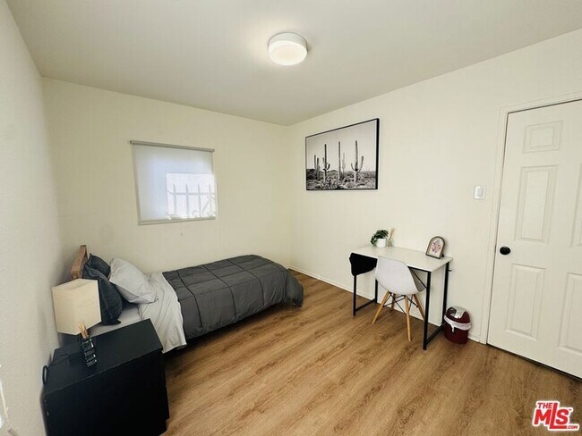 Foto del edificio - 634 W 81st St