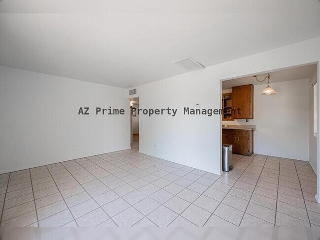 Building Photo - 9430 N 11th Pl
