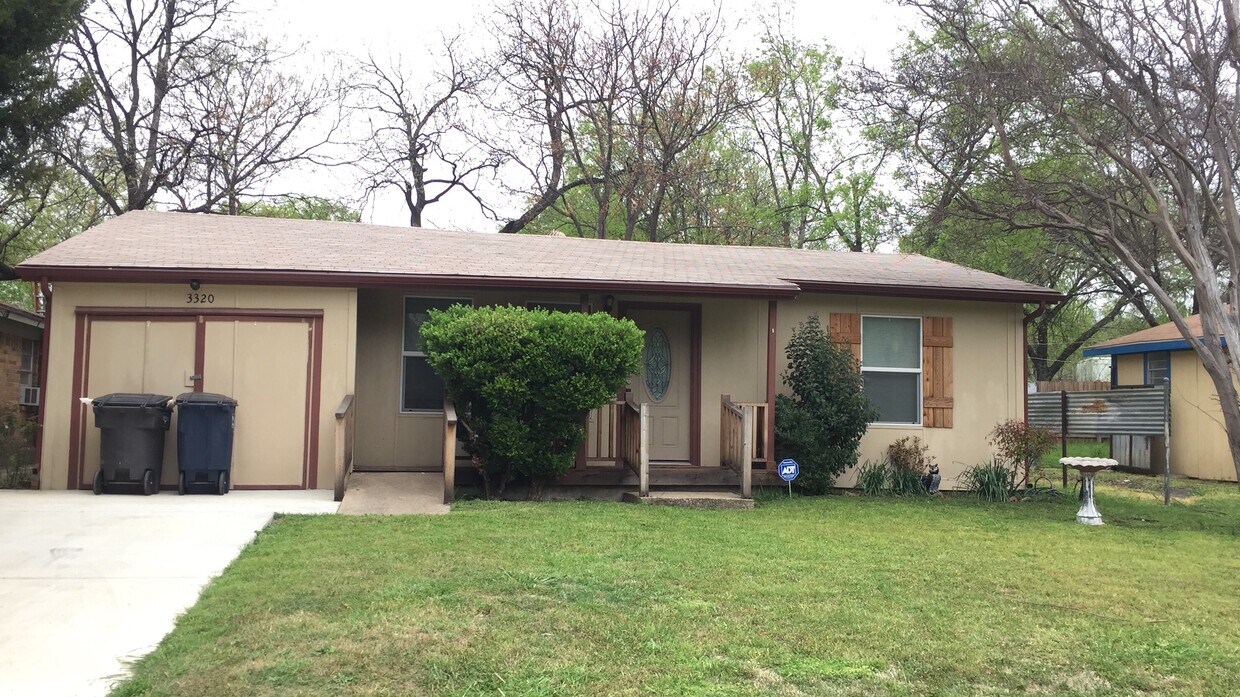 Primary Photo - 3320 NW 26th St