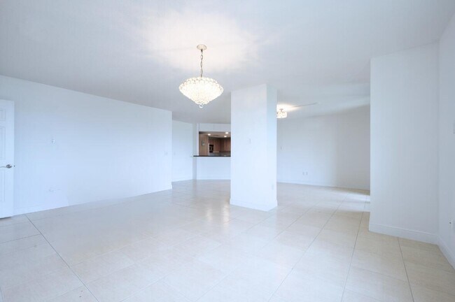 Building Photo - 610 Clematis St
