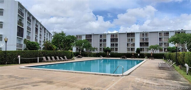 8540 Sherman Cir N Unit 504, Miramar, FL 33025 Condo for