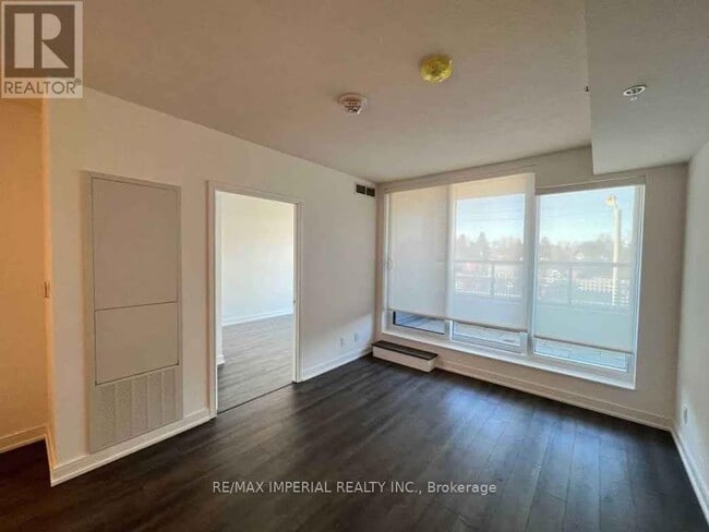 Photo du bâtiment - 30 Samuel Wood Wy