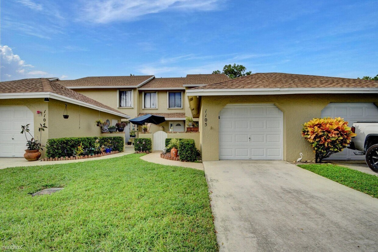 Primary Photo - 2 br, 2.5 bath House - 1105 Maplewood Dr