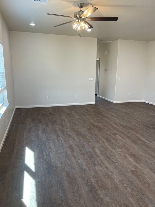 Foto del edificio - 3 bedroom duplex in Newcastle
