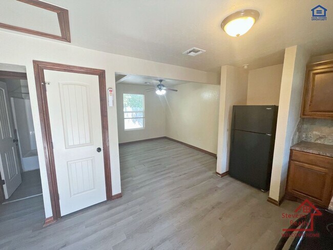 Foto del edificio - 1604 NW Lindy Ave