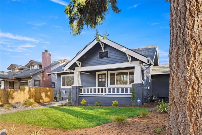 Foto del edificio - 5764 NE Garfield Ave.
