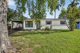 Building Photo - 4329 SW 49th Ct