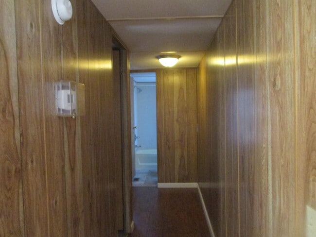 Building Photo - 413 Debby St