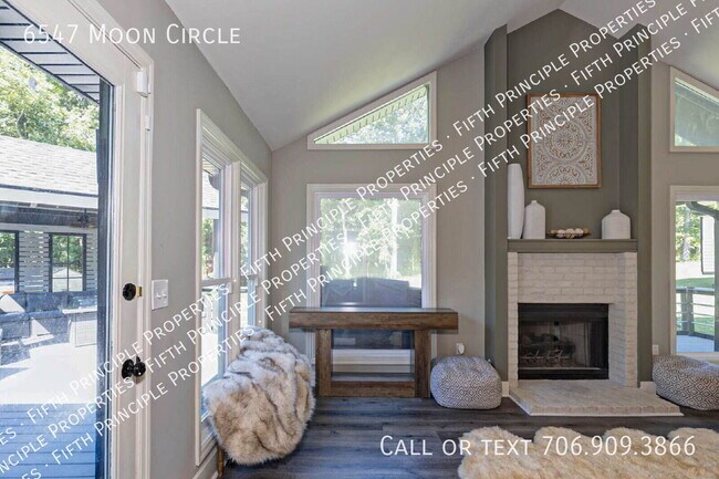 Building Photo - 6547 Moon Cir