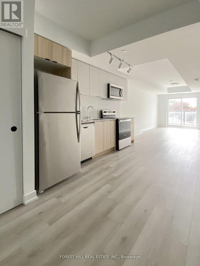 Photo du bâtiment - 2000 Bathurst St