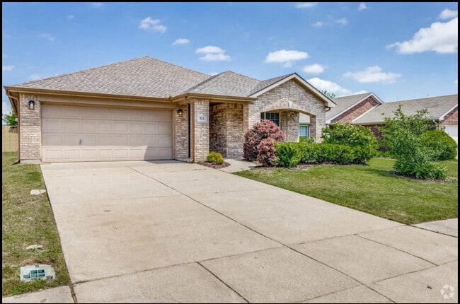 Building Photo - 513 Creekside Dr