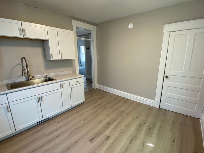 Foto del edificio - 618 Douglas Ct