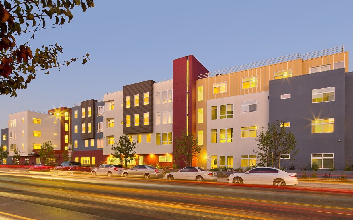 Foto del edificio - 5000 Main St
