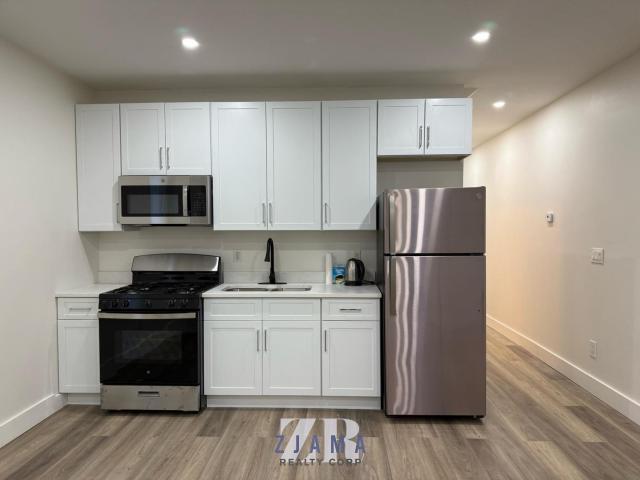 Foto principal - 2 bedroom in BROOKLYN NY 11203