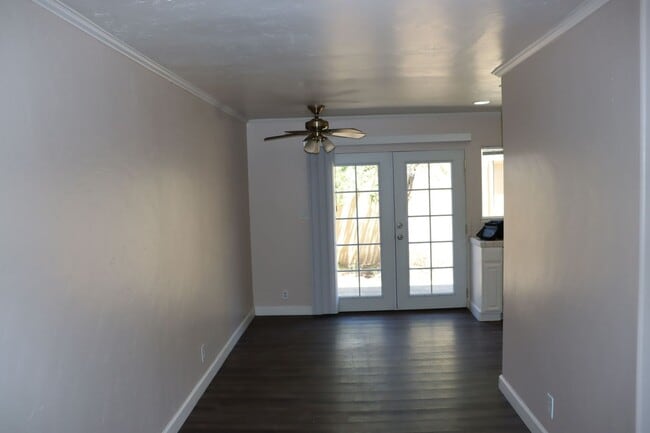 Foto del edificio - End unit 3 bedroom Townhouse Near Andrew H...