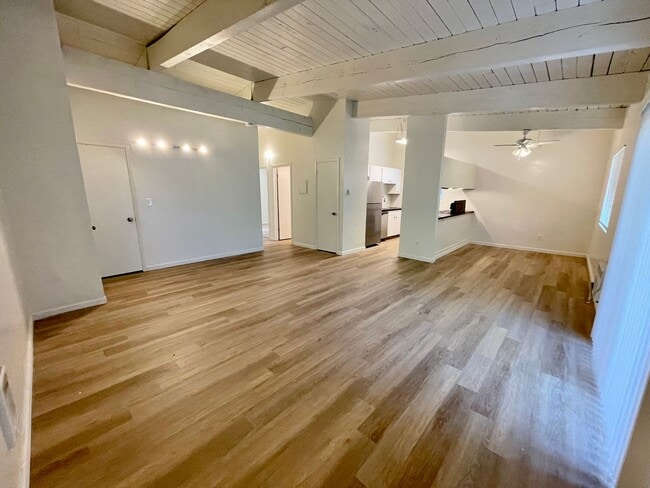 Building Photo - DESIRABLE MILLWOOD NEIGHBORHOOD ON TREE LI...