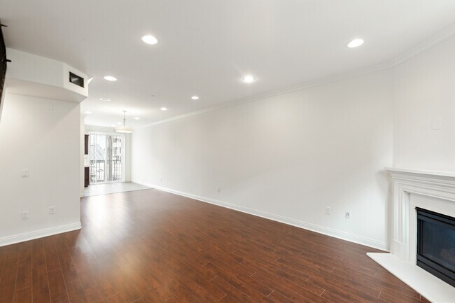 Building Photo - 1409 S Beverly Dr