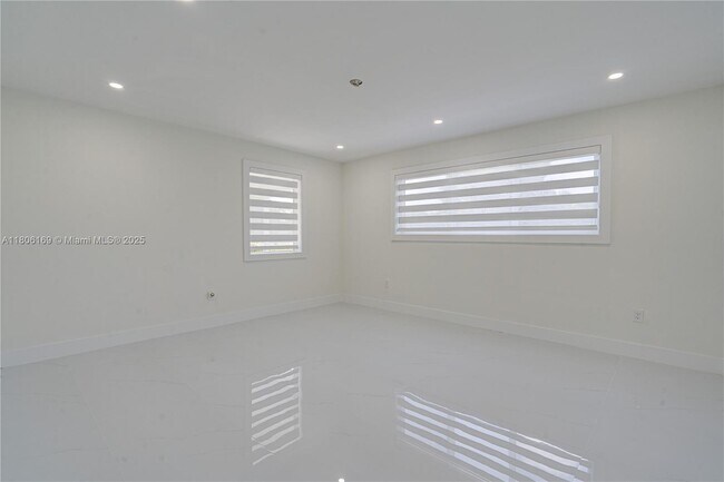 Building Photo - 10722 SW 77th Ave