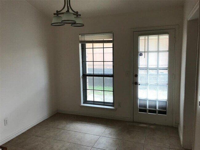 Foto del edificio - 1209 S College St