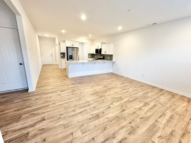 Foto del edificio - Three bedroom 2 1/2 bath single-family home in the new Kensington community