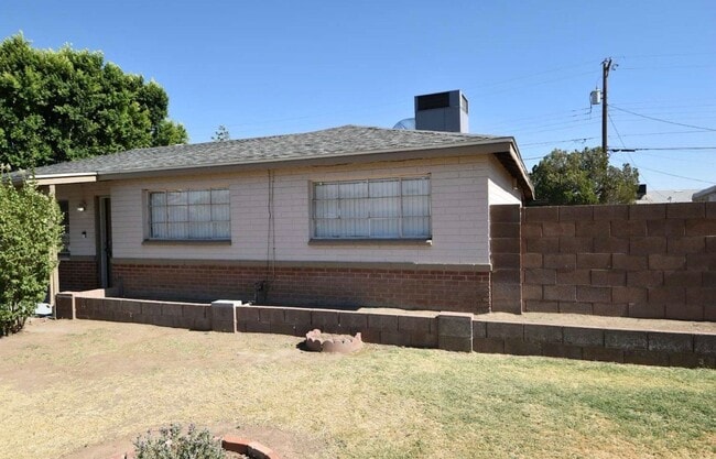 Building Photo - 2308 W Freeway Ln