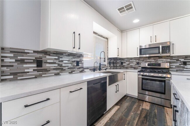 Foto del edificio - 3213 Brautigan Ct