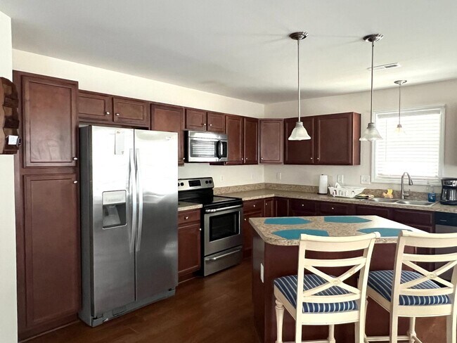 Foto del edificio - Pet-friendly, Furnished, 3 Bedroom, 2 Bath...