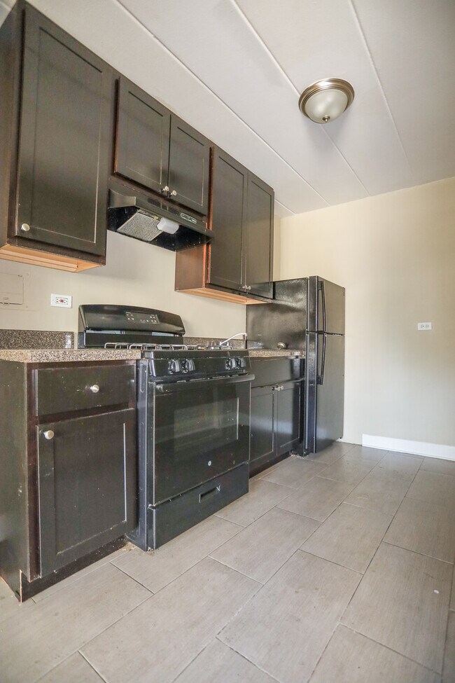 Foto del edificio - 7301 N Ridge Blvd