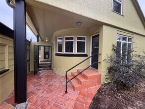 Building Photo - 364 W Selmar Ct