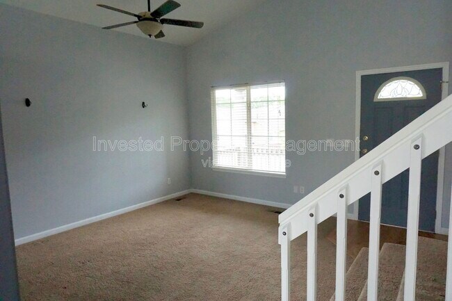 Foto del edificio - 9847 Sydney Ln