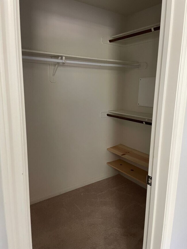 Foto del edificio - 8215 Prentice Hall Dr