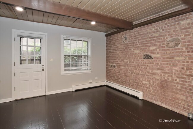 Building Photo - 110 W Hillside Ave
