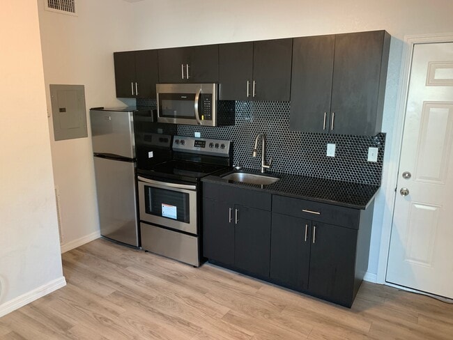 Building Photo - Studio Bed/1 Bath - Unit 3