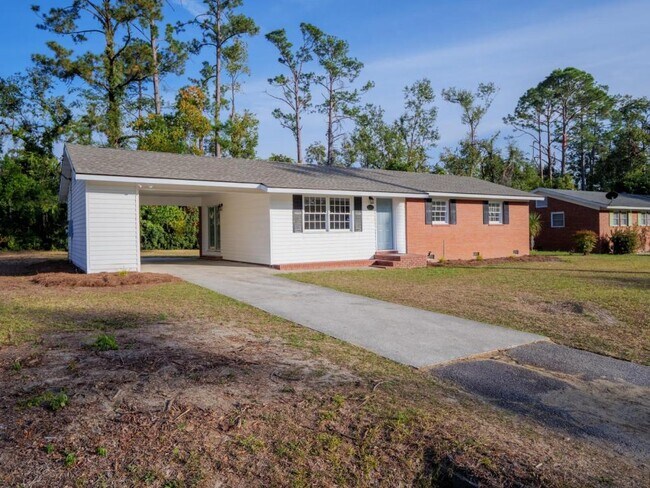 Building Photo - 2323 Frederick Pl