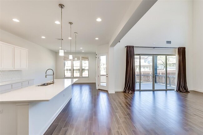 Building Photo - 6720 Denia Dr