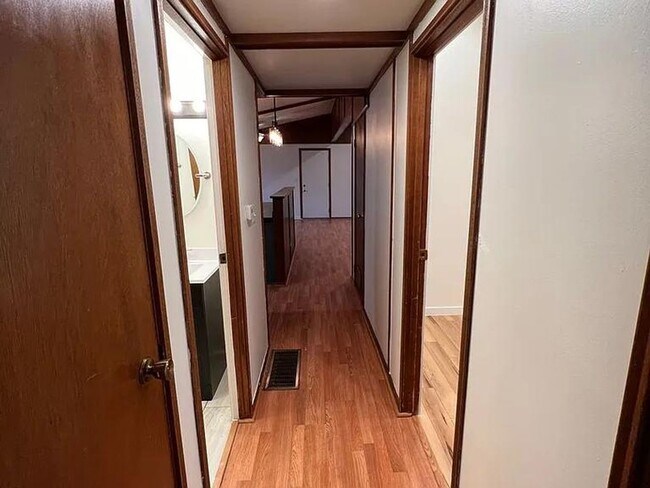 Foto del edificio - 575 Juniper St