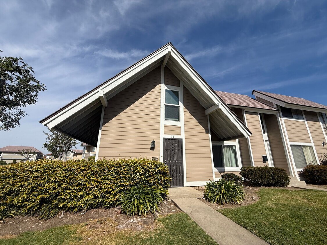Foto principal - $1000 OFF FIRST MONTH'S RENT! Walnut Squar...