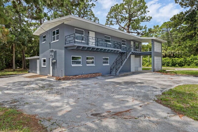Building Photo - 315 Bayview St