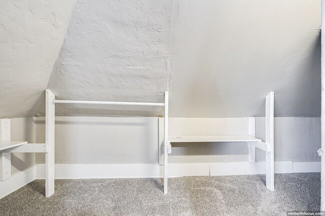 Building Photo - 1350 Manitowoc Rd