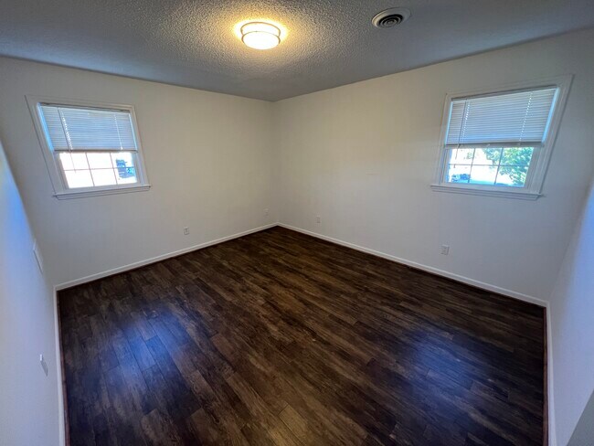 Foto del edificio - 7934 Valley Falls Rd