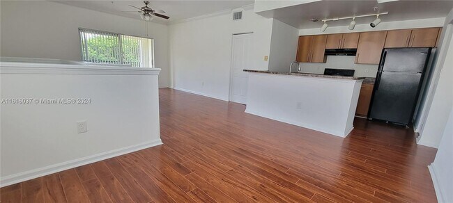 Foto del edificio - 5860 W Sample Rd