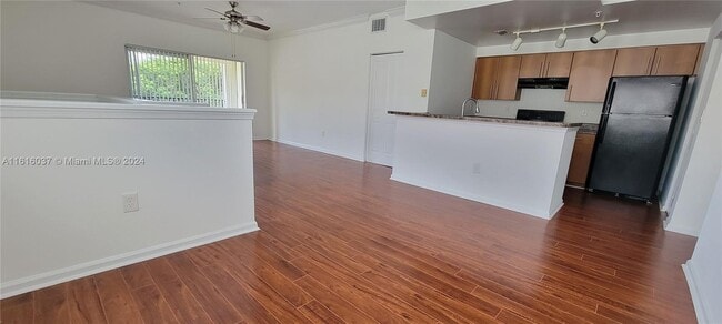 Building Photo - 5860 W Sample Rd