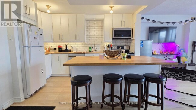 Building Photo - 1964 Main St W